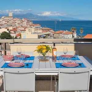 high-standing-with-incredible-old-antibes-and-sea-views.fr-provencehotel.com/